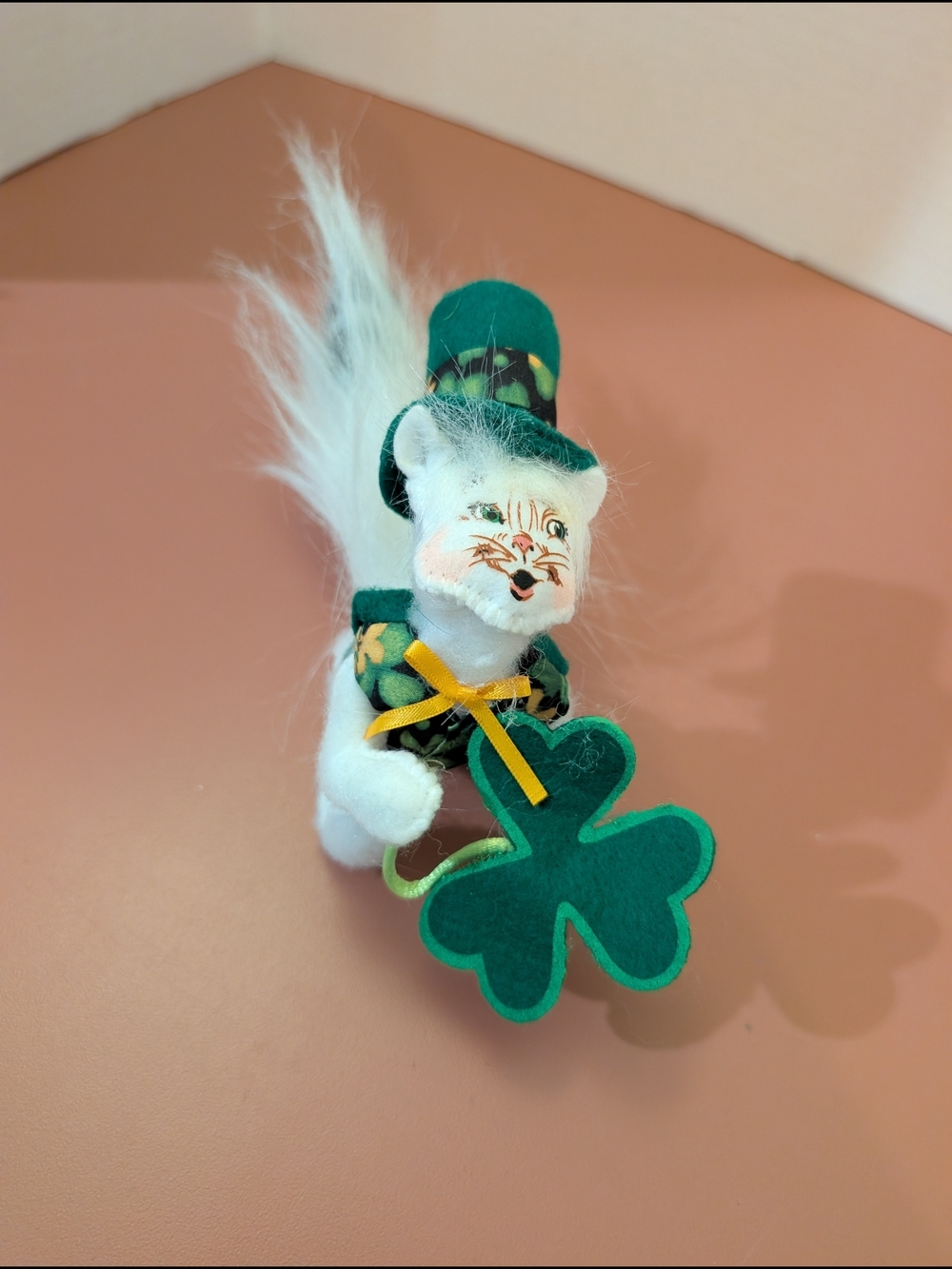 Annalee 2017 Green St. Patrick's Day Cat Figurine with Shamrock - 4.75 Inches